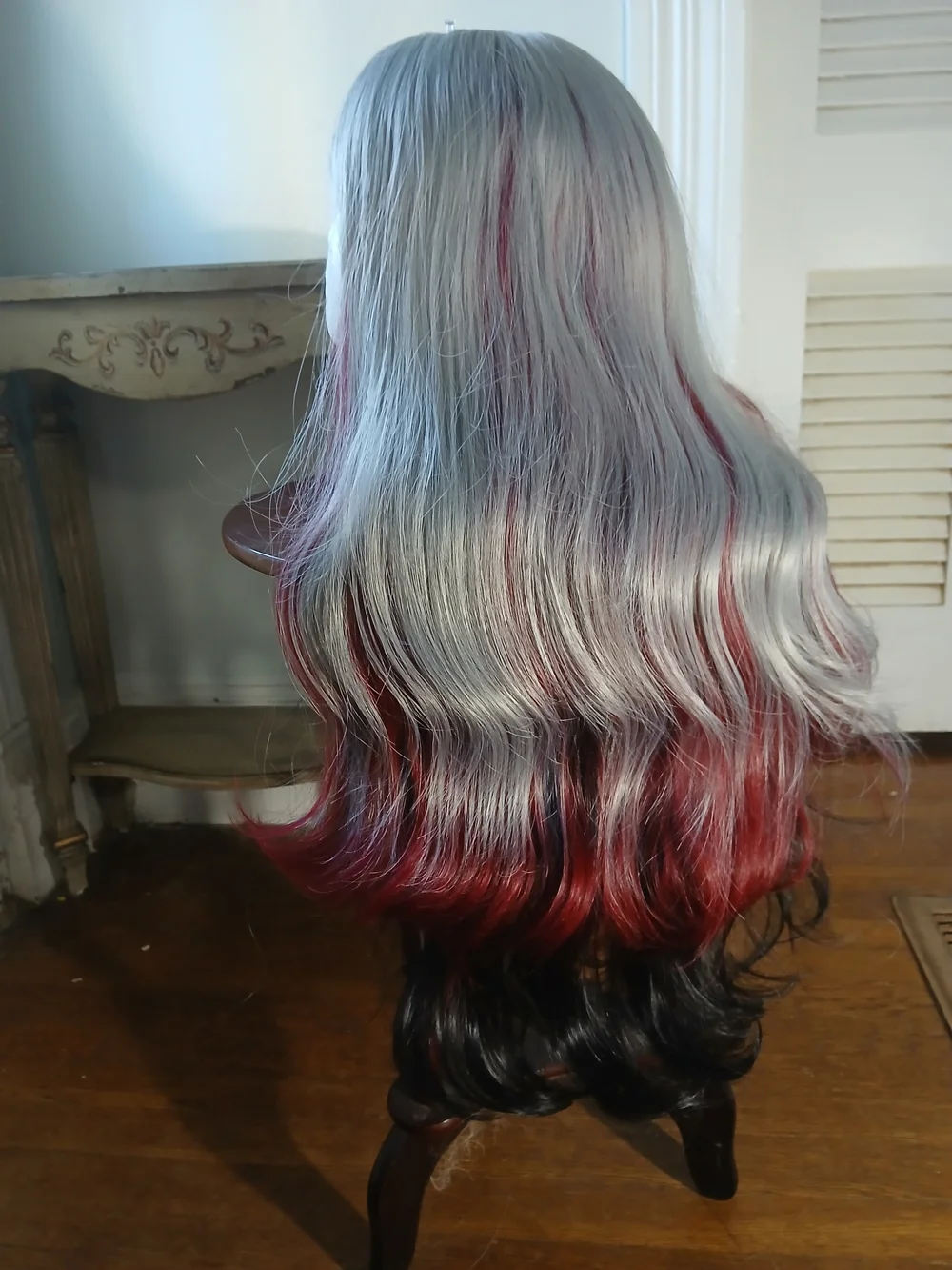 Long Wavy Silver, Red & Black Synthetic Wig — Elegant Tri-Color Style